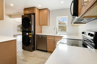 105 S Kendall St in Lakewood, CO - Building Photo - Building Photo