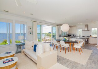 1025 Flying Point Rd in Water Mill, NY - Building Photo - Building Photo