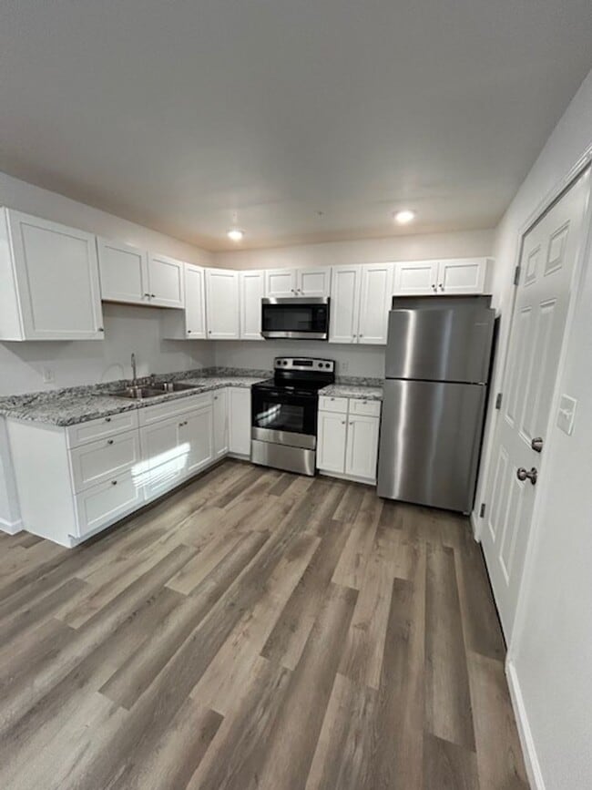 400 E James Dr in Strafford, MO - Building Photo - Building Photo
