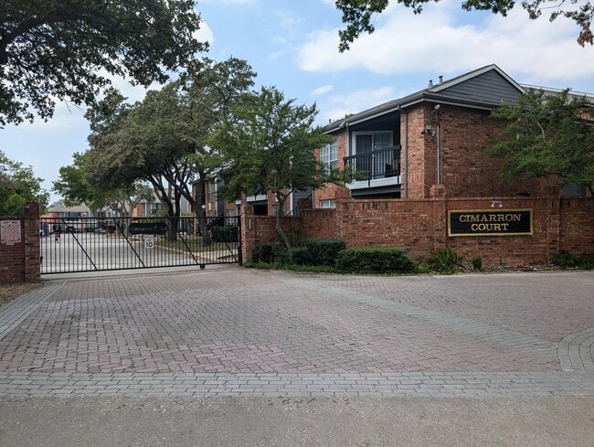 18333 Roehampton Dr, Unit 1528 in Dallas, TX - Foto de edificio - Building Photo