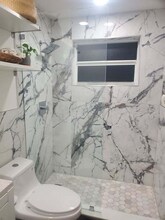 240 NE 60th St in Fort Lauderdale, FL - Building Photo - Building Photo