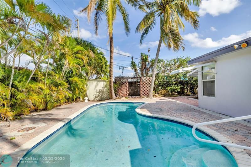 511 SE 13th Ct in Deerfield Beach, FL - Building Photo