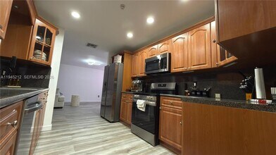 1001 SW 98th Ave in Pembroke Pines, FL - Building Photo - Building Photo