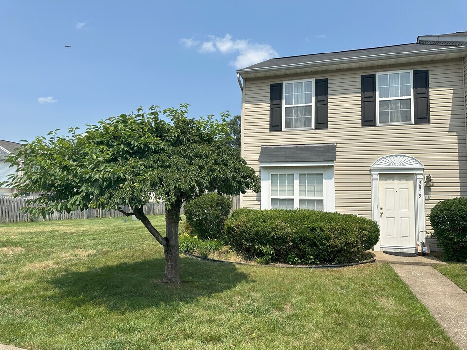 9815 W Midland Way in Fredericksburg, VA - Building Photo