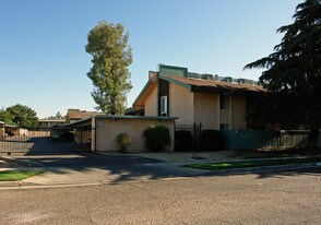 Fountain West Apartments in Fresno, CA - Building Photo