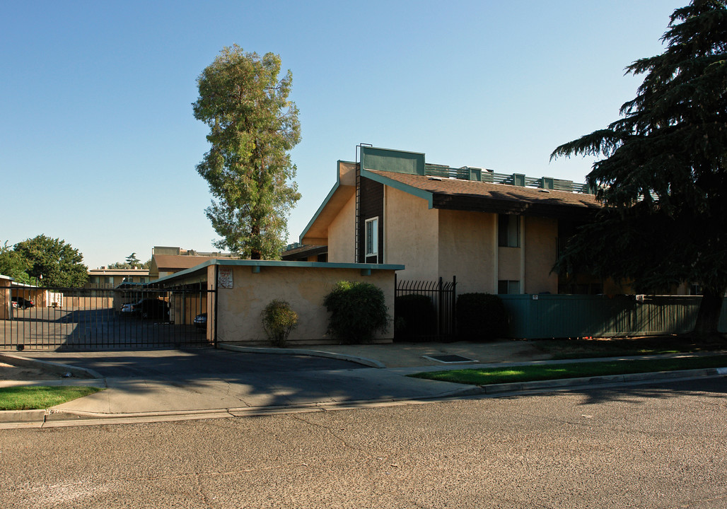 Fountain West Apartments in Fresno, CA - Building Photo