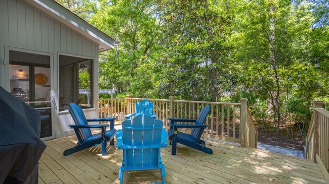 13 Dewberry Ln in Hilton Head Island, SC - Building Photo - Building Photo