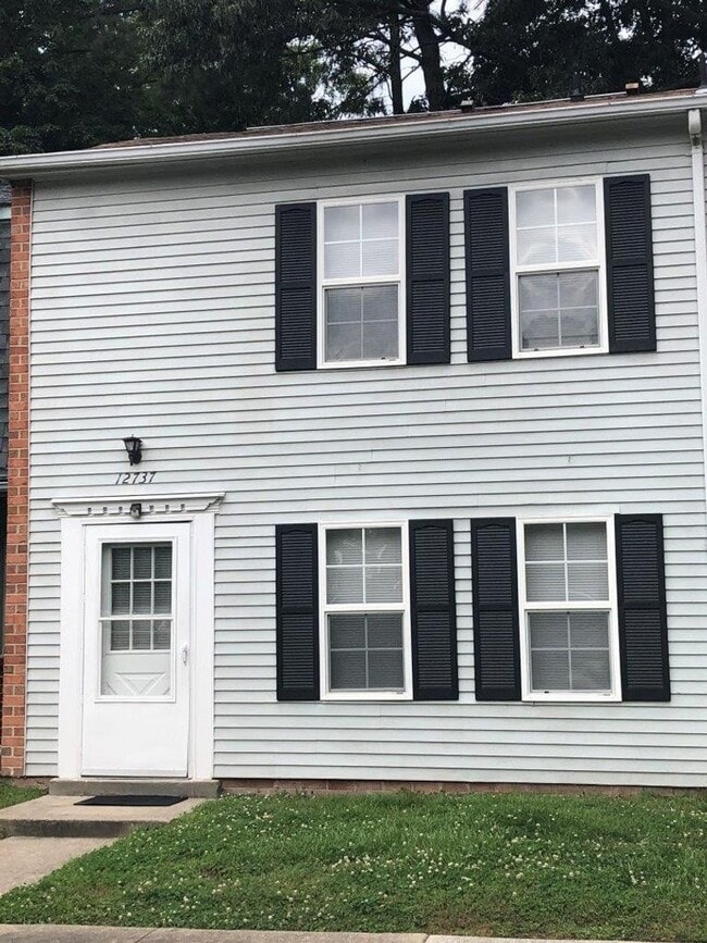 12737 Woodside Ln in Newport News, VA - Building Photo - Building Photo