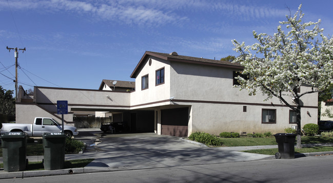 144 E Ash Ave in Fullerton, CA - Foto de edificio - Building Photo