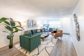 Mohawk Green Apartments in Boulder, CO - Foto de edificio - Interior Photo