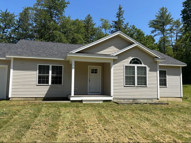 469 Poland Range Rd in Pownal, ME - Building Photo - Building Photo