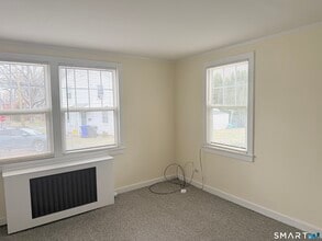 53 Greenlawn Dr in Fairfield, CT - Building Photo - Building Photo