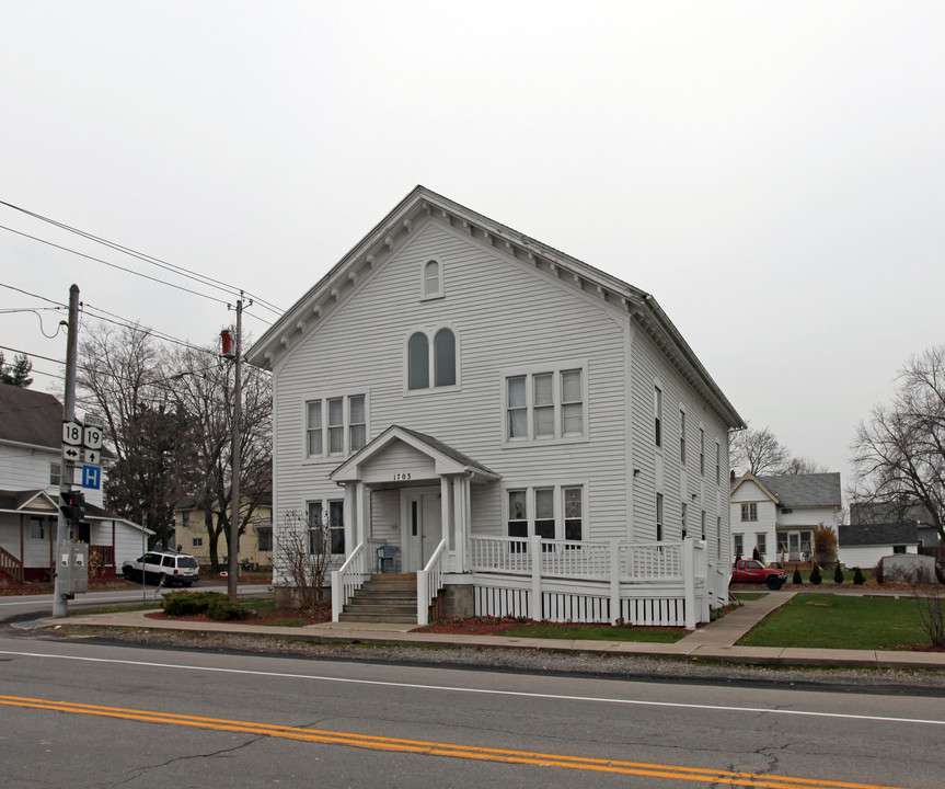 1703 Lake Rd in Hamlin, NY - Foto de edificio