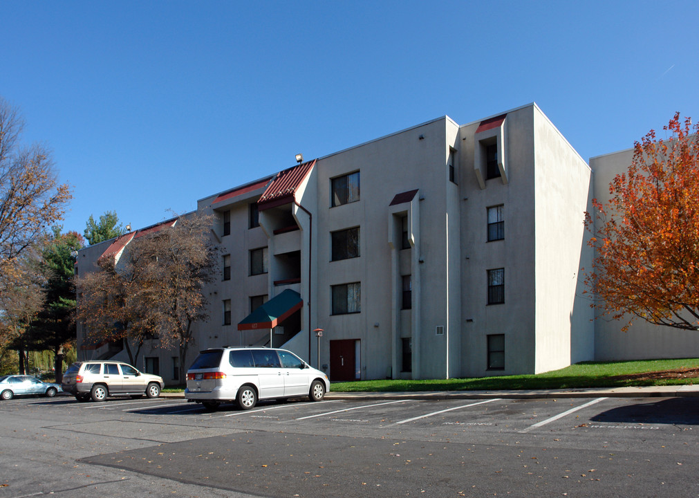 The Willows in Gaithersburg, MD - Building Photo