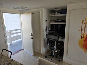 3000 Marcos Dr in Aventura, FL - Building Photo - Building Photo