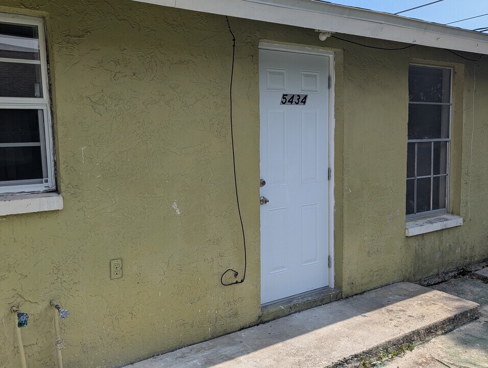 5434 11th Ave in Ft. Myers, FL - Building Photo
