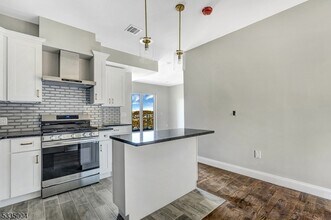 318 Dixon Ave in Paterson, NJ - Building Photo - Building Photo