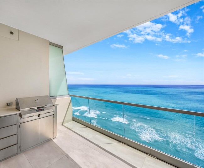 18501 Collins Ave, Unit 2502 in Sunny Isles Beach, FL - Building Photo - Building Photo