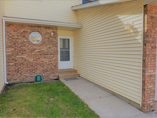 804B S Okaw, Unit B in Mahomet, IL - Foto de edificio - Building Photo