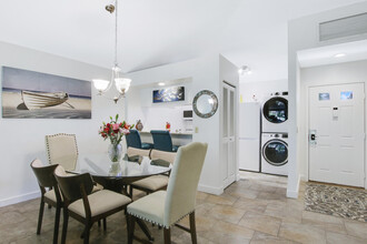 107 Club Dr in Palm Beach Gardens, FL - Building Photo - Building Photo