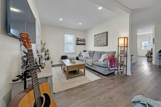 632 Chase Ave in Lyndhurst, NJ - Building Photo - Building Photo