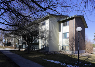 Sheridan Gardens Apartments in Englewood, CO - Building Photo - Building Photo