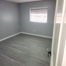 965 McMahon Ave NW in Port Charlotte, FL - Building Photo - Building Photo