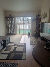 3449 NE 40th Ct in Lincoln City, OR - Foto de edificio - Building Photo