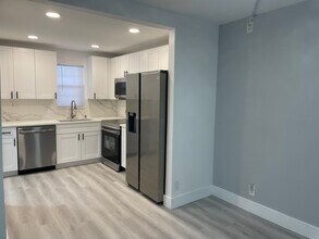 9370 SW 8th St in Boca Raton, FL - Building Photo - Building Photo
