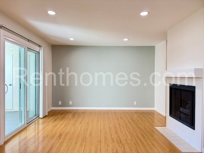 10750 Aderman Ave in San Diego, CA - Building Photo - Building Photo