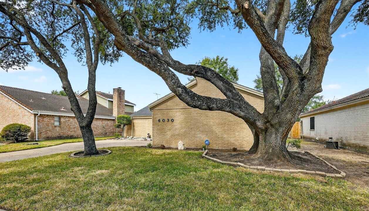 6030 Gallant Forest Dr in Houston, TX - Building Photo