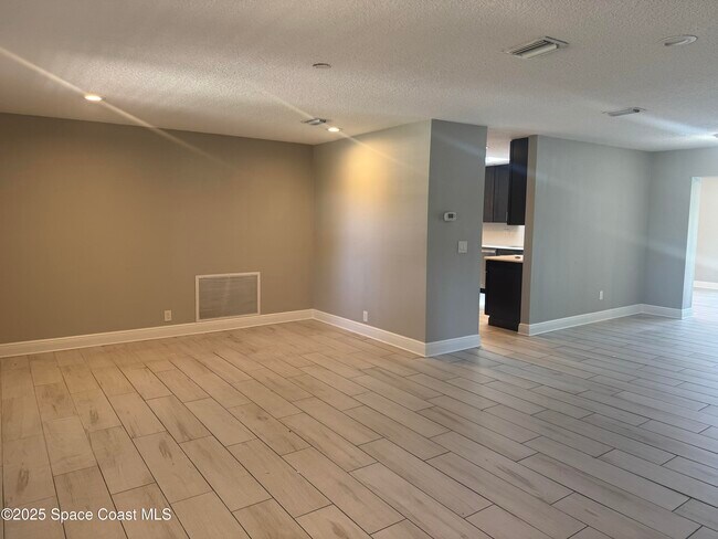 304 Orange St in Melbourne Beach, FL - Building Photo - Building Photo