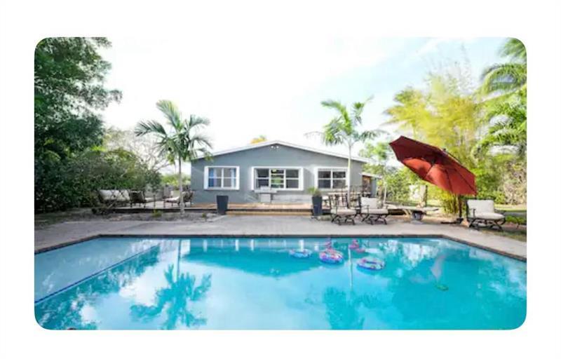 536 NW 43rd St in Oakland Park, FL - Building Photo