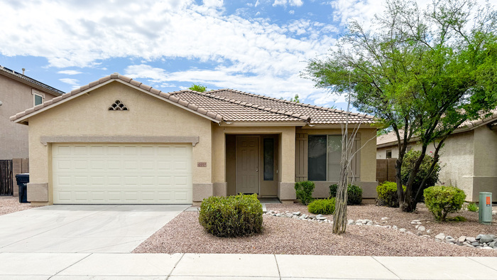 12213 W Lincoln St in Avondale, AZ - Building Photo