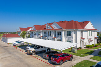 Summer House Apartments in Angleton, TX - Building Photo - Building Photo