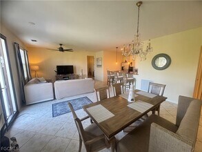 11908 Izarra Way in Ft. Myers, FL - Foto de edificio - Building Photo