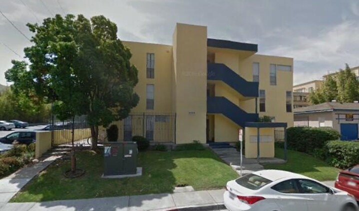 5565 Hardy Ave in San Diego, CA - Foto de edificio