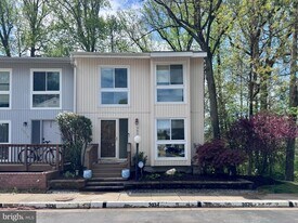 3034 Sugar Ln in Vienna, VA - Building Photo