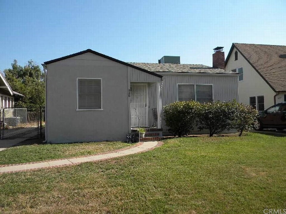 926 Campus Ave, Unit 1 (front) in Redlands, CA - Foto de edificio