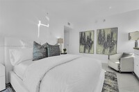 1300 Brickell Bay Dr, Unit 1802 in Miami, FL - Building Photo - Building Photo