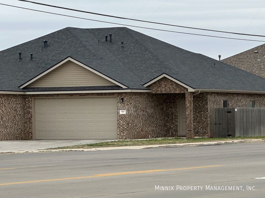 9802 Avenue U in Lubbock, TX - Building Photo