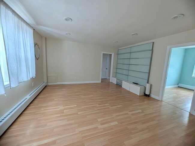 17 Hammond Pond Pkwy in Newton, MA - Building Photo - Building Photo