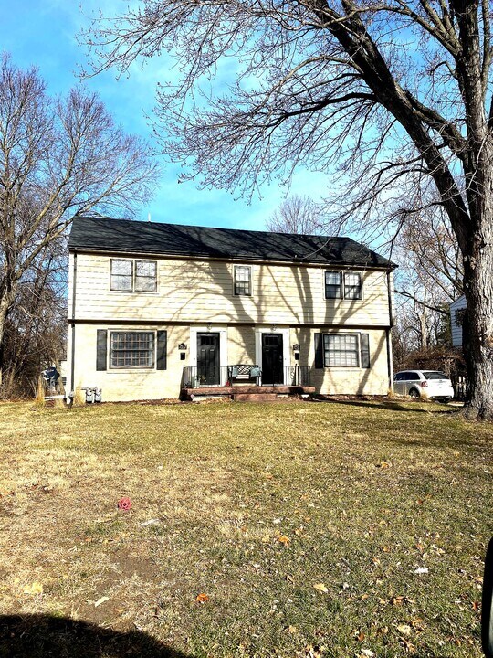 2033 Friley Rd in Ames, IA - Foto de edificio