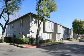Sandpiper Village Apartment Homes in Vacaville, CA - Foto de edificio - Building Photo