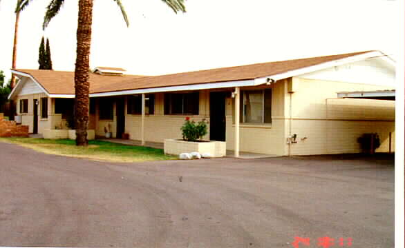 3002 N 40th St in Phoenix, AZ - Building Photo