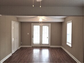 5420 Springhouse Farm Rd in Winston-Salem, NC - Foto de edificio - Building Photo