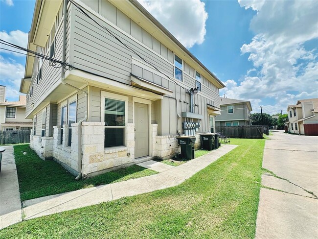 2216 Creekside Ln in Georgetown, TX - Building Photo - Building Photo
