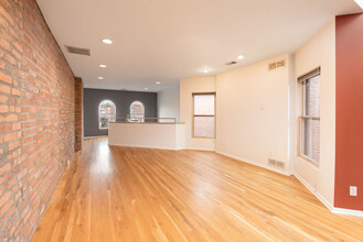 241 Collins Ave-Unit -241 in Columbus, OH - Foto de edificio - Building Photo