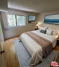 950 Edgecliffe Dr in Los Angeles, CA - Building Photo - Building Photo