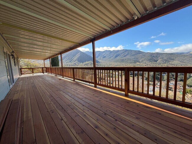 121 Larch Ct in Bodfish, CA - Building Photo - Building Photo